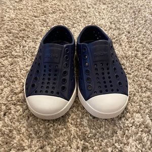 BRAND NEW TODDLER NATIVES SIZE 5